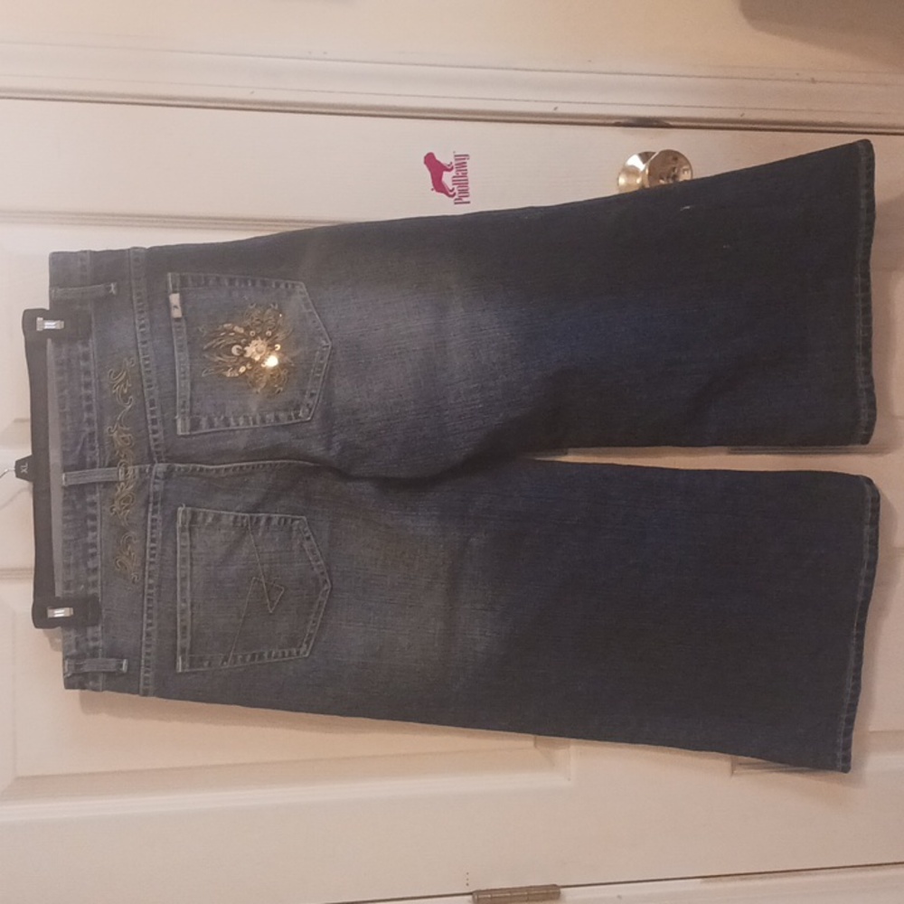 Beaded denim capri shorts - Picture 5 of 7